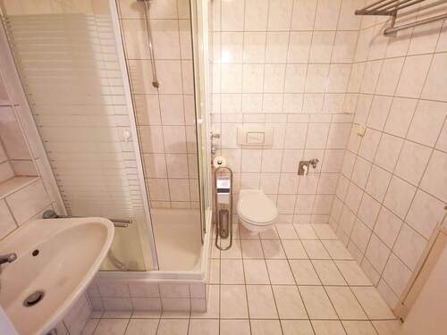 Bad mit Dusche und WMA - 