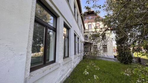 Blick auf den Gewerbeanbau in Richtung Wohnhaus - 