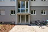 Hauseingang - Etagenwohnung mit 51,00 m&sup2; in Berlin zum Kaufen