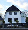 Straßenansicht - Romantisch-luxuriöses Stadthaus von 1928 - Südgarten, Teehaus & Ateliergarage