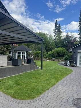 Terrasse und Garten - 8 Zimmer Einfamilienhaus zum Kaufen in Hamburg