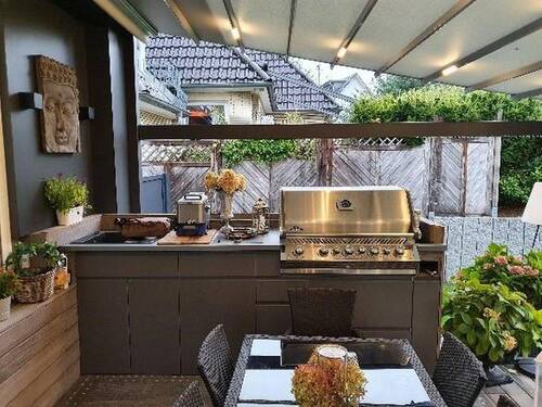 Outdoorkitchen Terrasse zu - 8 Zimmer Einfamilienhaus in Hamburg