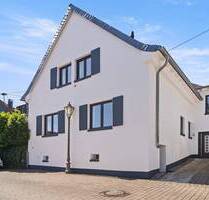 Exklusiv wohnen: Modern saniertes Einfamilienhaus mit Garten & Dachterrasse - Hofheim am Taunus / Lorsbach
