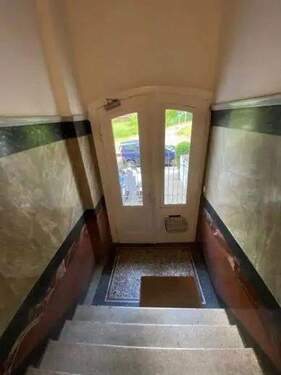 Hausflur/Eingang - 2 Zimmer Etagenwohnung zur Miete in Lübeck