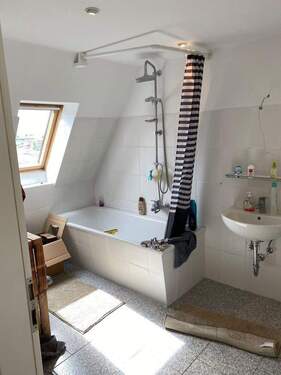 Badezimmer - Etagenwohnung mit 68,00 m² in Lübeck zur Miete