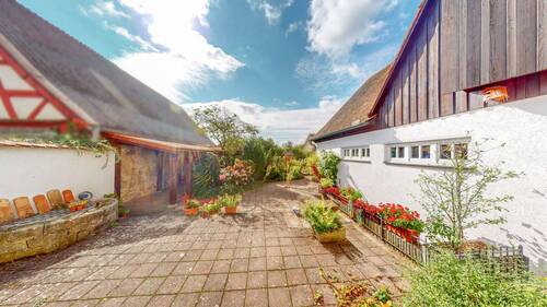 großzügige Terrasse nach Süden ausgerichtet - Mehrfamilienhaus, Wohnhaus mit 404,00 m² in Markt Einersheim zum Kaufen