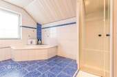 Badezimmer Dusche u. Badewanne - 
