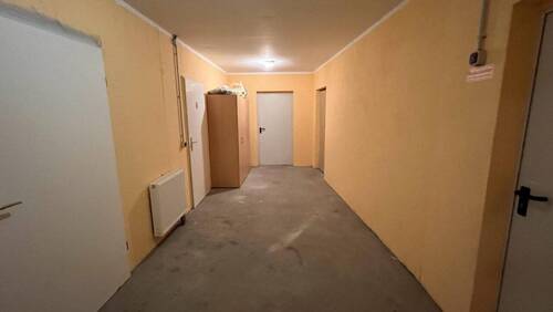 seitlicher Kellerflur - 