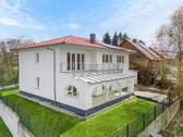 Hausansicht mit Rückseite - 6 Zimmer Einfamilienhaus zum Kaufen in Dresden