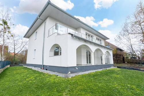Haus mit Blick in den Garten - 6 Zimmer Einfamilienhaus in Dresden
