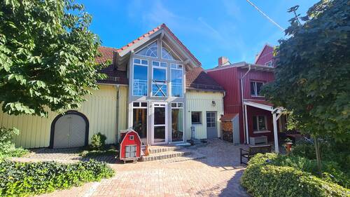 Blick Haupthaus zu Galeriewohnung - TOP-GELEGENHEIT! Repräsentative Immoblie mit schönem Grundstück in Hargesheim zu verkaufen