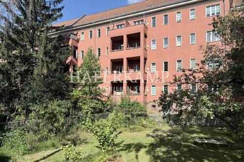 Gebäudeansicht - Bezugsfrei 2-Zimmerwohnung nahe Treptower Park - unrenoviert