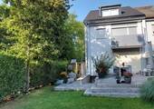 Gartenansicht - Familienidyll in Erlenstegen - Reihenendhaus mit Garten, 5 Zimmern & Garage - von privat an privat