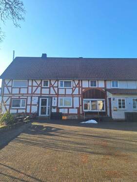 Bild 1 - Großzügiges Haus mit 12 Zimmern und Garagen in Lichtenfels