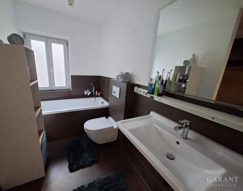 OG Bad mit Wanne und Dusche - 