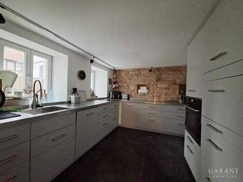 EG moderne Einbauküche - 6 Zimmer Einfamilienhaus zum Kaufen in Heidelberg