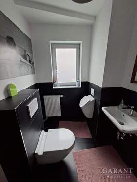 EG Gäste-WC mit Waschmaschine - 