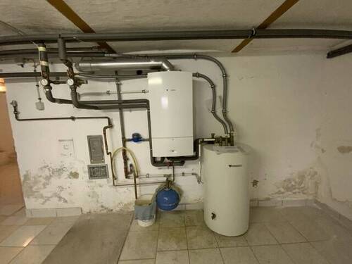 Kellerraum mit Gastherme für EG-Wohnung - 