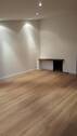 Wohnzimmer mit Loftcharakter und offenem Kamin - 