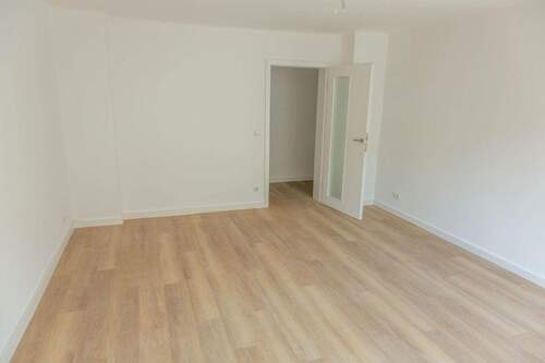 Wohnzimmer - 3 Zimmer Etagenwohnung zum Kaufen in Hamburg