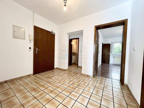 EINGANGSBEREICH - Etagenwohnung mit 116,00 m&sup2; in Hofheim zum Kaufen