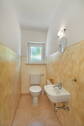 Separates Gäste-WC mit Fenster - 