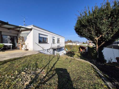 Außen Garten Baum - Großzügiger Bungalow mit Weitblick & Einliegerwohnung!