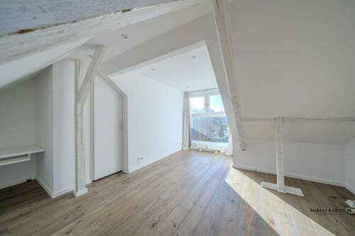 Arbeits- oder Schlafzimmer - oben (Wohung rechts) - 