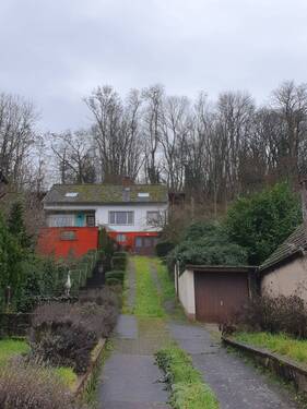 Vorderansicht - Älters Einfamilienhaus zur Sanierung, oder Neubau in unverbaubarer Lage