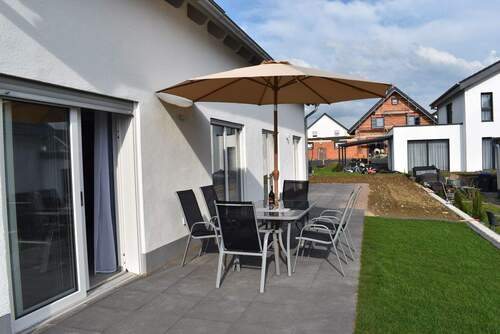 seitl Terrasse.JPG - 4 Zimmer Doppelhaushälfte zum Kaufen in Brakel