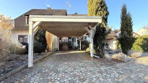 Carport Stellplatz - 6 Zimmer Doppelhaushälfte in Mühlhausen-Ehingen