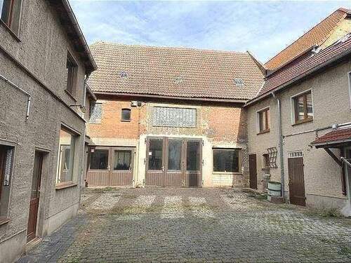 Hof und Nebengebäude - 