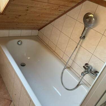 Bad mit Badewanne - 