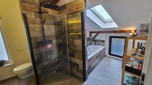 Saniertes großzügiges Bad OG - 