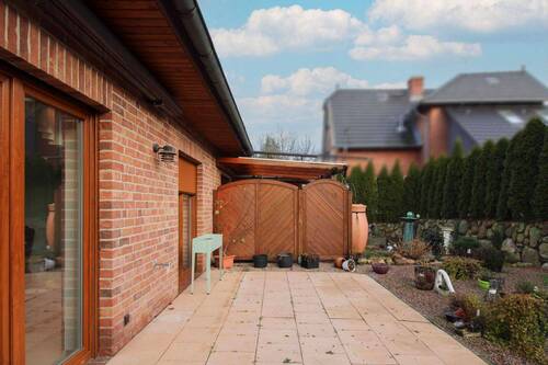 Große, geschützte Terrasse - 