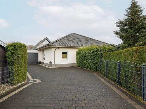 Ansicht Einfahrt - 4 Zimmer Bungalow in Osnabrück