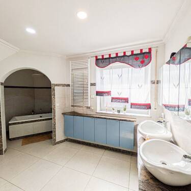 Modernes Badezimmer im EFH - 