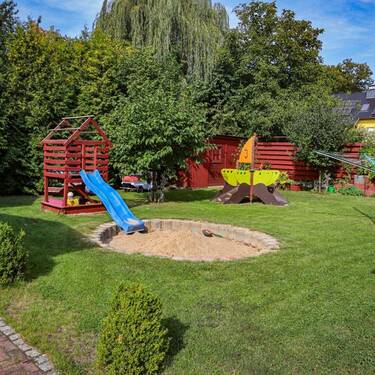 Garten mit Spielplatz - 