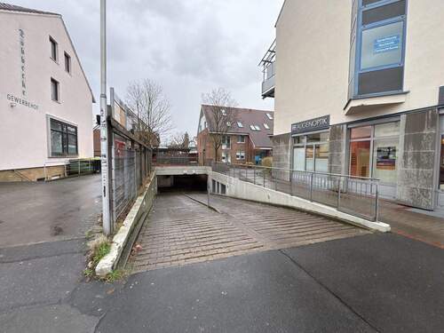 Tiefgaragen Einfahrt - 