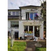 Zweifamilienrheieneckhaus mit 2 Eingängen in Köln Heimersdorf