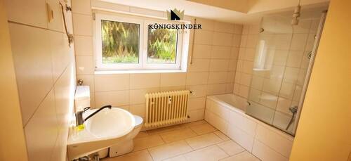 Tageslichtbad mit Wanne - 