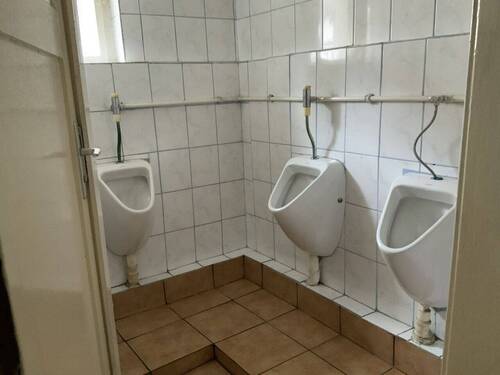 Herren WC im EG (Anbau) - 