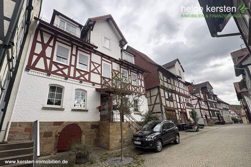 Hausvorderseite_Umgebung - 8 Zimmer Mehrfamilienhaus, Wohnhaus zum Kaufen in Spangenberg