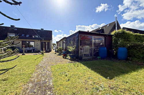 Rückansicht mit Garten - 