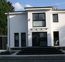 Großzügiges Haus mit schönem Garten und moderner Ausstattung in Dreieich-Buchschlag