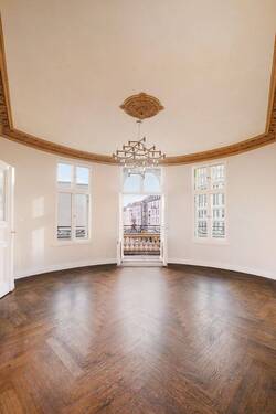 Wohnbereich mit Balkon - 5 Zimmer Etagenwohnung zur Miete in Berlin