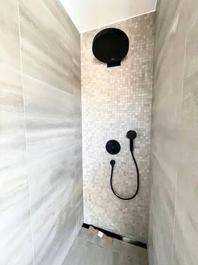 Dusche (*Ausstattung individuell wählbar) - 