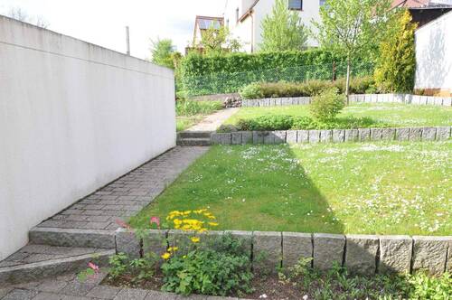 Gepflegter Garten - 4 Zimmer Doppelhaushälfte zum Kaufen in Pegnitz