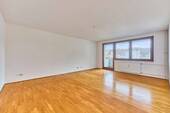 Wohnzimmer - MA-City - 2 ZBKBalkon-Wohnung mit Tiefgaragenstellplatz