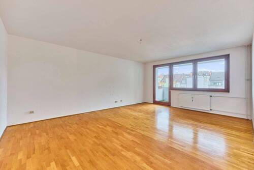 Wohnzimmer - MA-City - 2 ZBKBalkon-Wohnung mit Tiefgaragenstellplatz